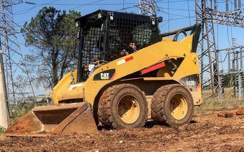 CAT 242 (1) CAT 242